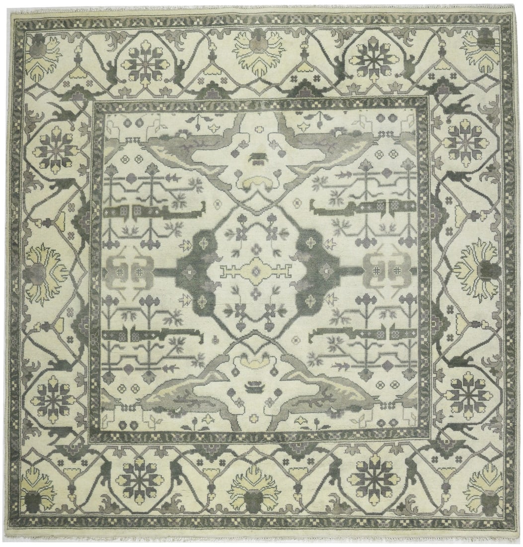 Large Square Wool Area Rug Floral Pattern Hand-Knotted Oushak Style 9x9 ft: Large Square Wool Area Rug Floral Pattern Hand-Knotted Oushak Style 9x9 ft This handmade Oushak area rug features a large square design with a floral pattern, crafted from hand-knotted wool. The rug s
