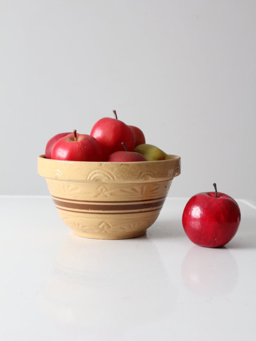 Robinson Ransbottom Antique Yellowware Bowl 9.25 inch: Robinson Ransbottom Antique Yellowware Bowl 9.25 inch Discover this charming antique Robinson Ransbottom yellowware pottery bowl, featuring a striking embossed pattern complemented by a rich brown ban