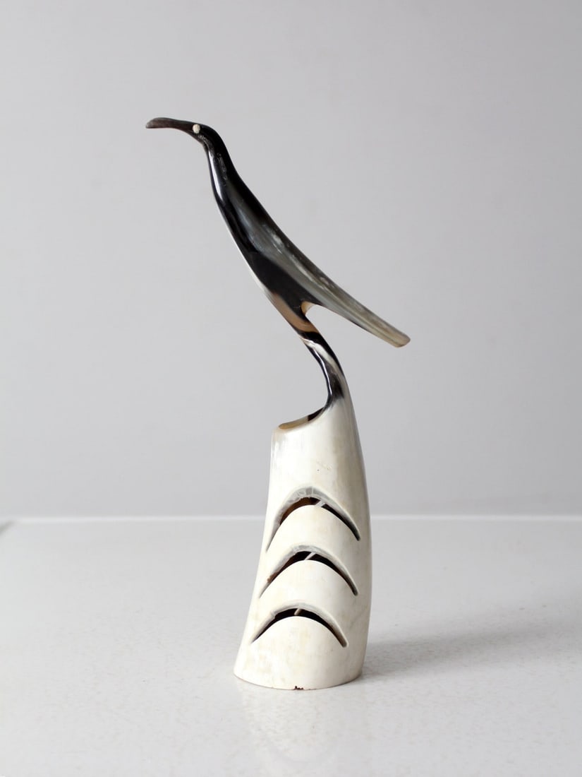 Elegant Vintage Polished Horn Bird Sculpture 13.5 inch: Elegant Vintage Polished Horn Bird Sculpture 13.5 inch This vintage polished horn bird sculpture showcases a sleek, elongated form gracefully perched on a segmented base. The elegant curves of the bir