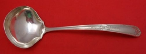 Alvin Della Robbia Sterling Silver Gravy Ladle 7 3/8 Inch: Alvin Della Robbia Sterling Silver Gravy Ladle 7 3/8 Inch This exquisite gravy ladle, crafted by Alvin, showcases the elegant Della Robbia pattern. Made from high-quality sterling silver, this piece m