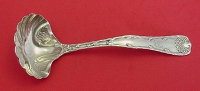 Tiffany and Co Wave Edge Sterling Silver Gravy Ladle Shell Bowl 7.5 In: Tiffany and Co Wave Edge Sterling Silver Gravy Ladle Shell Bowl 7.5 In This exquisite gravy ladle from Tiffany and Co. showcases the elegant Wave Edge pattern. Crafted from high-quality sterling silve