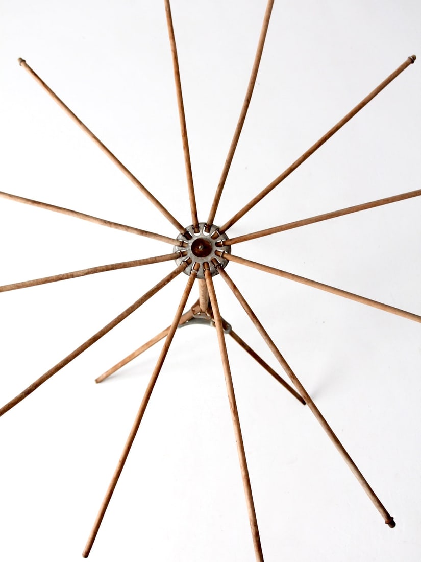 Vintage 20th Century Antique Folding Drying Rack with Galvanized Metal Top: Vintage 20th Century Antique Folding Drying Rack with Galvanized Metal Top This antique folding drying rack, dating back to the early 20th century, showcases a charming free-standing design with trifo