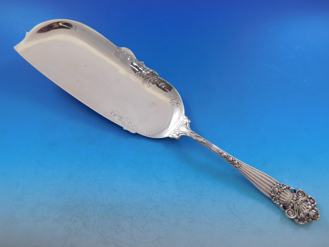 Towle Georgian Sterling Silver Crumber 12 Vintage Serving Piece: Towle Georgian Sterling Silver Crumber 12 Vintage Serving Piece This exquisite 12" crumber is crafted from sterling silver by Towle, featuring the elegant Georgian pattern. The design showcases a corn