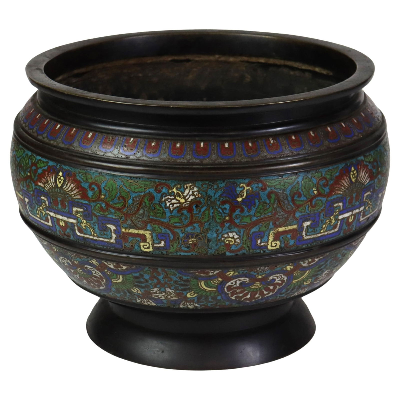Antique Chinese Cloisonne Enameled Floor Vase c1910 Removable Base: Antique Chinese Cloisonne Enameled Floor Vase c1910 Removable Base This exquisite antique Chinese enameled floor vase, dating back to circa 1910, showcases stunning craftsmanship and vibrant colors. T