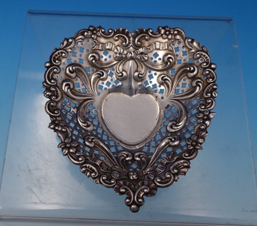 Gorham Chantilly Sterling Silver Heart Shaped Nut Dish 0.9 ozt: Gorham Chantilly Sterling Silver Heart Shaped Nut Dish 0.9 ozt This exquisite heart-shaped nut dish from the Chantilly pattern by Gorham is crafted from high-quality sterling silver (.925). Measuring