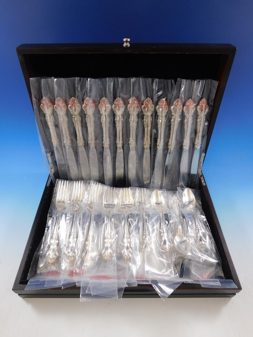 Reed & Barton Spanish Baroque Sterling Silver Flatware Set 48 pcs with Storage Chest: Reed & Barton Spanish Baroque Sterling Silver Flatware Set 48 pcs with Storage Chest This exquisite Spanish Baroque flatware set by Reed & Barton features a stunning design that embodies elegance and