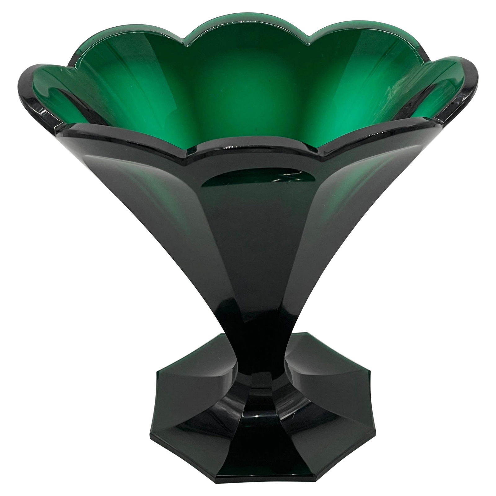 19th Century Biedermeier Emerald Green Crystal Octagonal Vase Austria: 19th Century Biedermeier Emerald Green Crystal Octagonal Vase Austria This exquisite 19th Century Biedermeier Emerald Cut Crystal Oval Octagonal Vase is a captivating example of the era's craftsmanshi