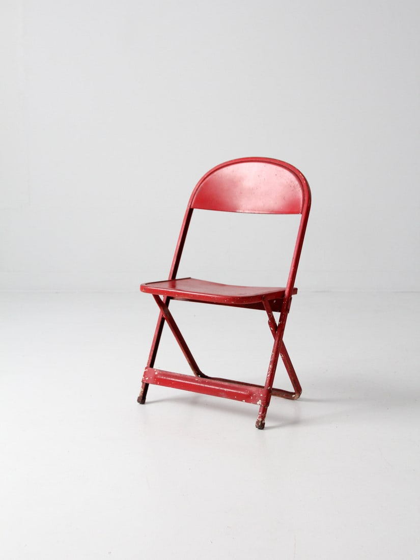Vintage Red Metal Folding Chair Mid-Century 1950s Kids: Vintage Red Metal Folding Chair Mid-Century 1950s Kids This charming mid-century children's folding chair from the 1950s features a vibrant red metal construction that showcases its character and hist