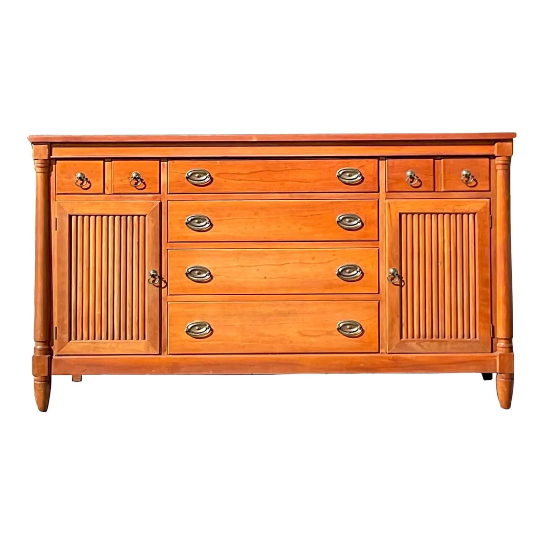 Vintage Morganton Boho Wooden Credenza in Cinnamon Finish: Vintage Morganton Boho Wooden Credenza in Cinnamon Finish This exquisite late 20th-century vintage credenza from the Morganton group showcases a stunning Boho design. It features a warm cinnamon wood