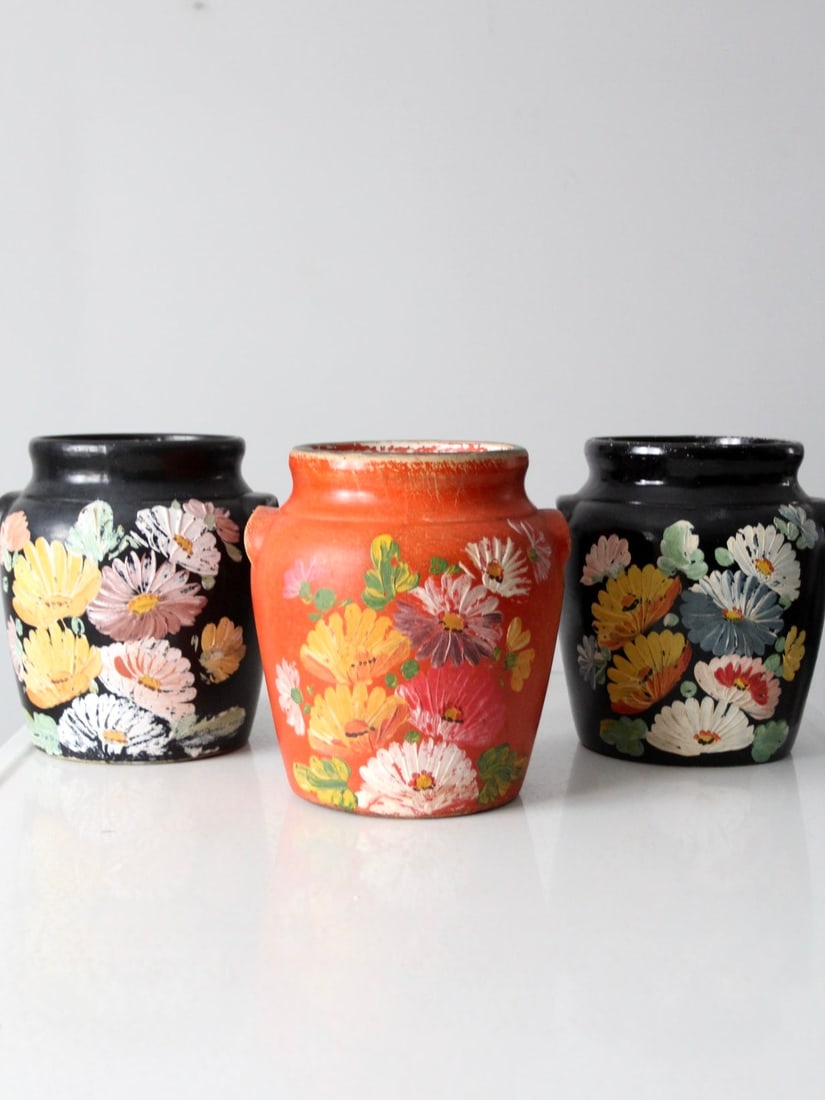 Vintage Ransburg Cookie Jars Set of 3 Hand-Painted 1930s-1950s: Vintage Ransburg Cookie Jars Set of 3 Hand-Painted 1930s-1950s This charming set of three vintage Ransburg cookie jars, dating from the 1930s to 1950s, features two elegant black jars and one striking