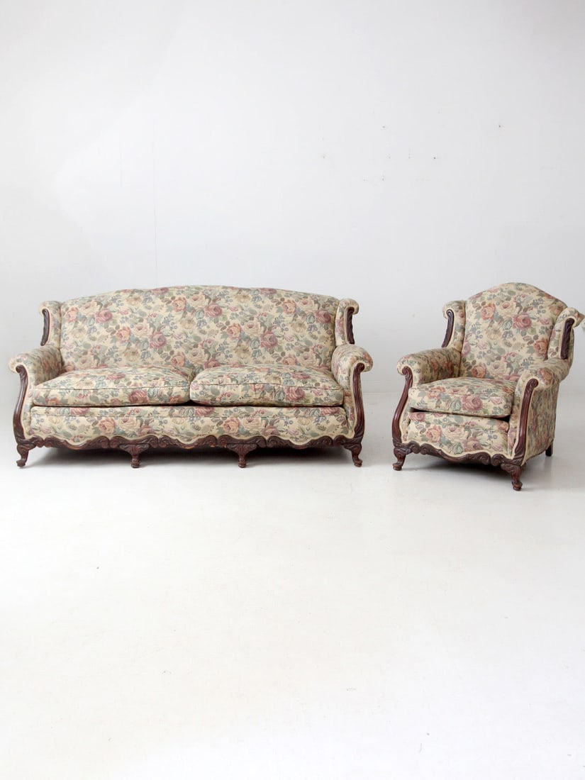 Elegant Antique French Provincial Floral Sofa and Armchair Set: Elegant Antique French Provincial Floral Sofa and Armchair Set This exquisite Antique French Provincial Floral Sofa and Armchair Set showcases the elegance of classic French design, accentuated by Roc