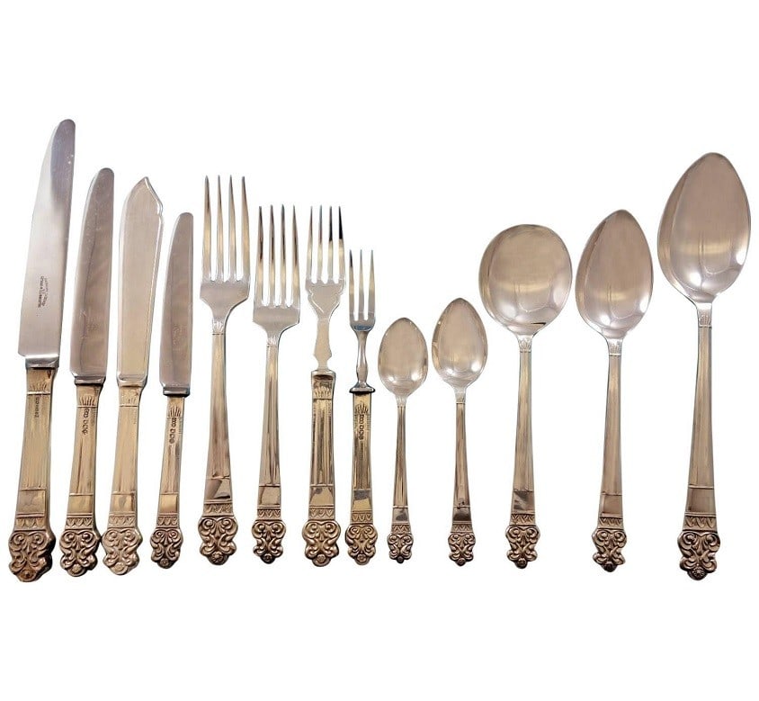 Gee Holmes Elizabethan Sterling Silver Flatware Set 164 Pieces: Gee Holmes Elizabethan Sterling Silver Flatware Set 164 Pieces This remarkable Elizabethan flatware set by Gee Holmes is crafted from high-quality English sterling silver and includes an impressive to