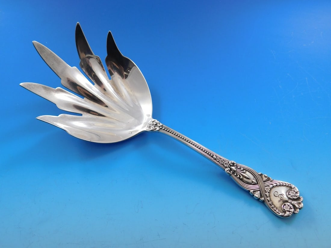 Tiffany & Co. Saint James Sterling Silver Macaroni Server 8": Tiffany & Co. Saint James Sterling Silver Macaroni Server 8" This exquisite macaroni server from the renowned Saint James pattern by Tiffany & Co. showcases the artistry of sterling silver craftsmansh