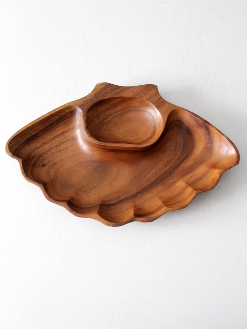 Mid Century Monkey Pod Wood Dual-Section Tray Seashell Design: Mid Century Monkey Pod Wood Dual-Section Tray Seashell Design Add a touch of coastal charm to your home with this mid-century monkey pod wood tray. Featuring a delightful seashell-inspired shape, this