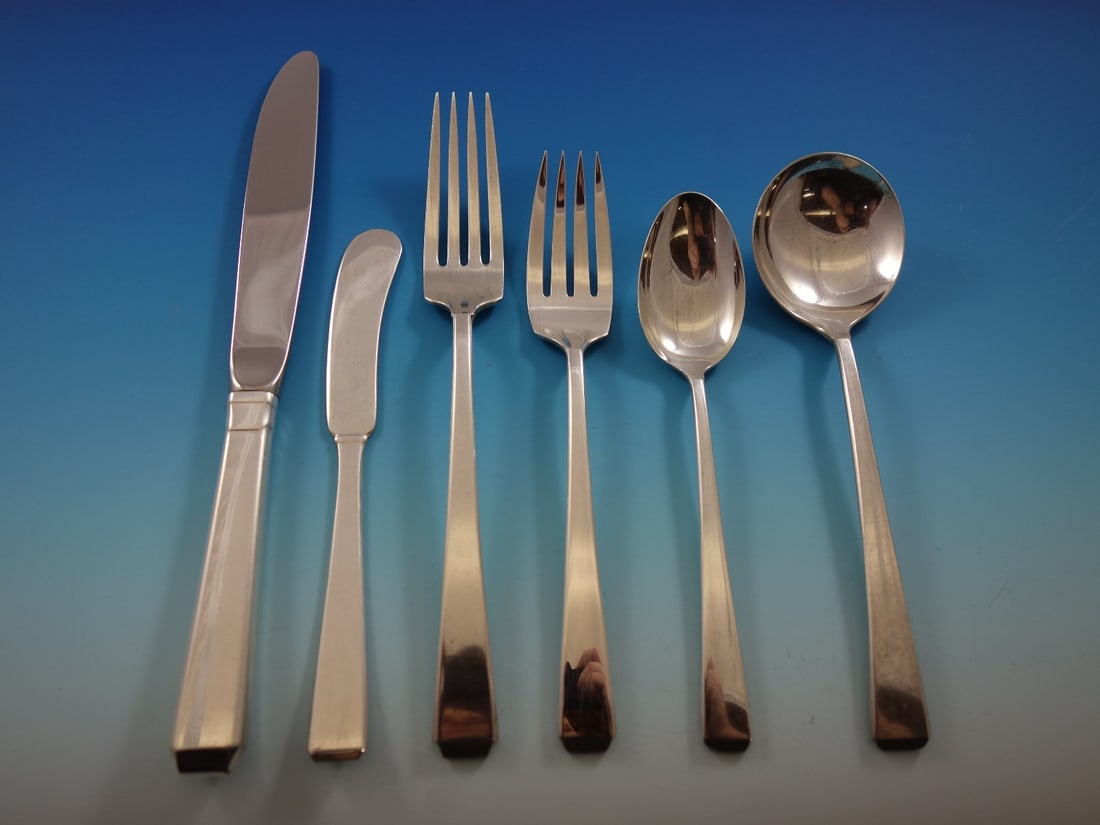 Towle Craftsman Sterling Silver Flatware Set 299 Pieces for 48: Towle Craftsman Sterling Silver Flatware Set 299 Pieces for 48 This exceptional Craftsman by Towle Sterling Silver Flatware Set features a total of 299 pieces, designed to serve 48 people. The elegant