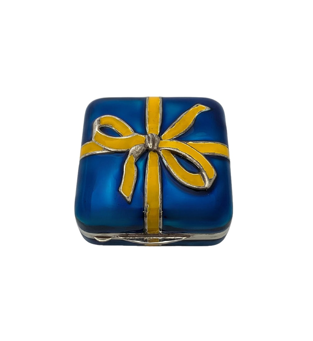 Handmade Italian 925 Sterling Silver Gift Box with Blue Enamel Bow: Handmade Italian 925 Sterling Silver Gift Box with Blue Enamel Bow This exquisite gift box is a fine representation of Italian craftsmanship, made from 925 sterling silver and adorned with vibrant blu