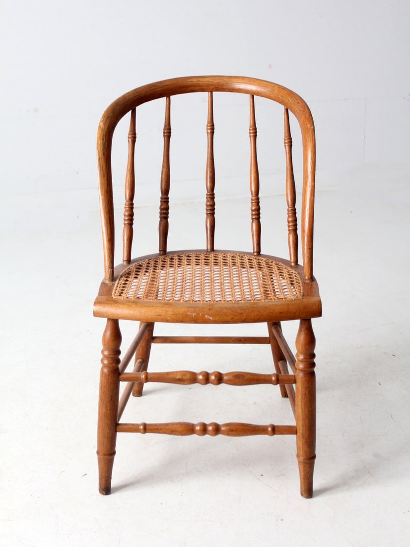 Antique Windsor Captain's Chair with Caned Seat and Spindle Back: Antique Windsor Captain's Chair with Caned Seat and Spindle Back This exquisite antique Windsor captain's chair showcases a classic design with a turned spindle back and splayed legs, complemented by