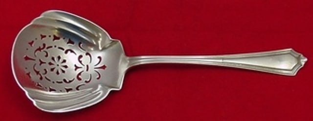 Plymouth by Gorham Sterling Silver Monogrammed Serving Spoon 8 7/8: Plymouth by Gorham Sterling Silver Monogrammed Serving Spoon 8 7/8 This exquisite Plymouth by Gorham sterling silver pea spoon measures 8 7/8" and features a classic design that showcases the renowned