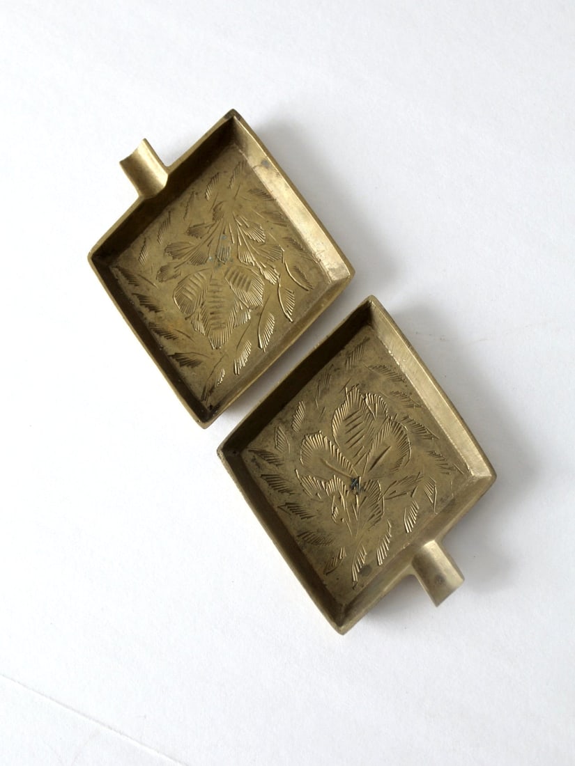 Charming Vintage Brass Ashtray Pair with Floral Design (1 of 11)