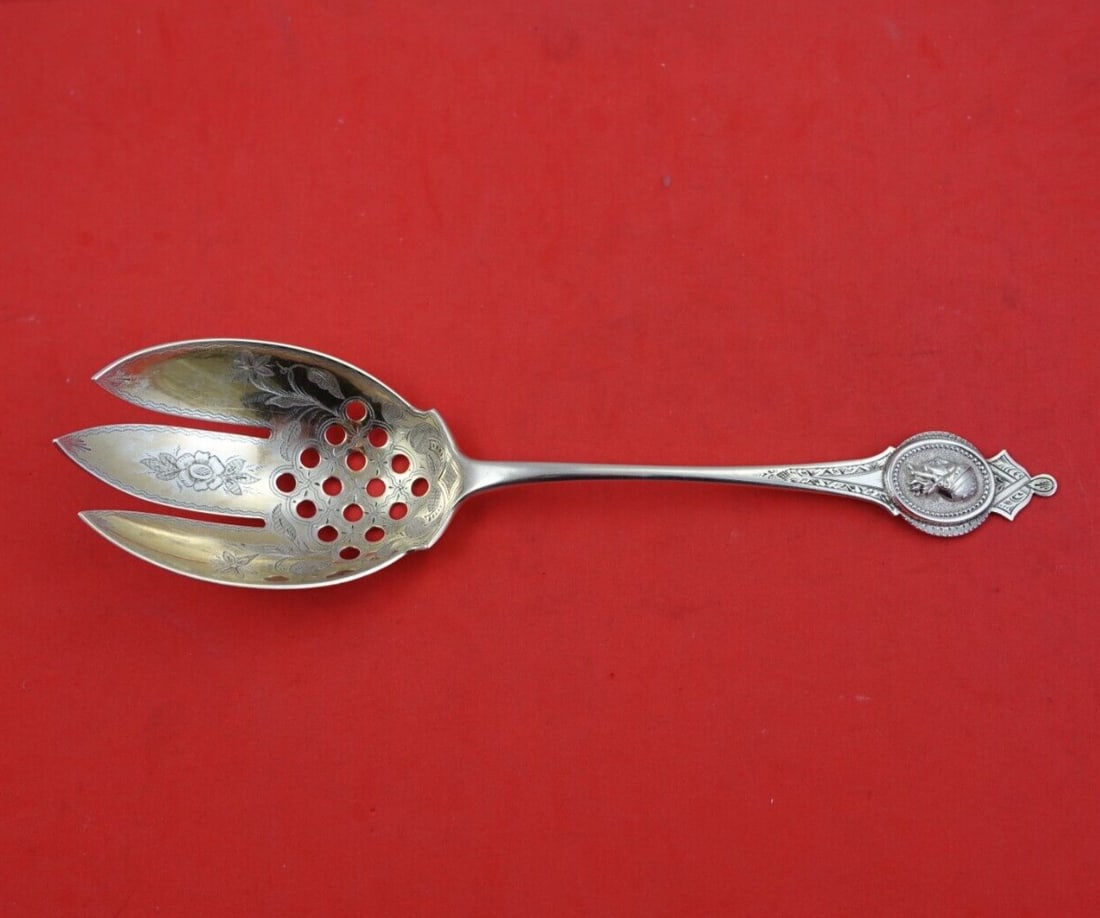 Newell Harding Medallion Sterling Silver 3-Tine Vegetable Spoon Monogrammed: Newell Harding Medallion Sterling Silver 3-Tine Vegetable Spoon Monogrammed This exquisite vegetable spoon from Newell Harding and Co. features the classic Medallion pattern and is crafted from high-q