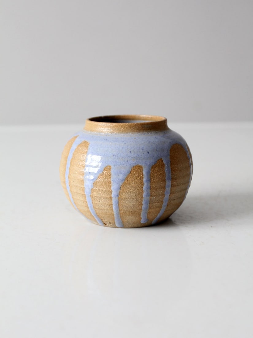 Vintage Studio Pottery Cache Pot Signed Drip Glaze Planter: Vintage Studio Pottery Cache Pot Signed Drip Glaze Planter This vintage hand-thrown studio pottery cache pot is a unique piece featuring a beautiful drip glaze in earthy tones complemented by a contra