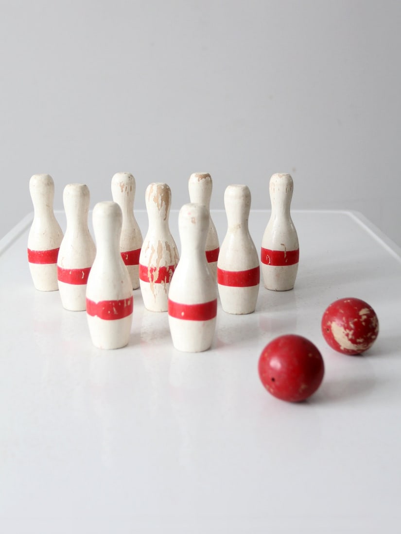 Antique Tabletop Bowling Skittles Game Set with Wooden Box: Antique Tabletop Bowling Skittles Game Set with Wooden Box This antique tabletop bowling game set is a charming addition to any collection. It features nine intricately painted wooden clubs in white a