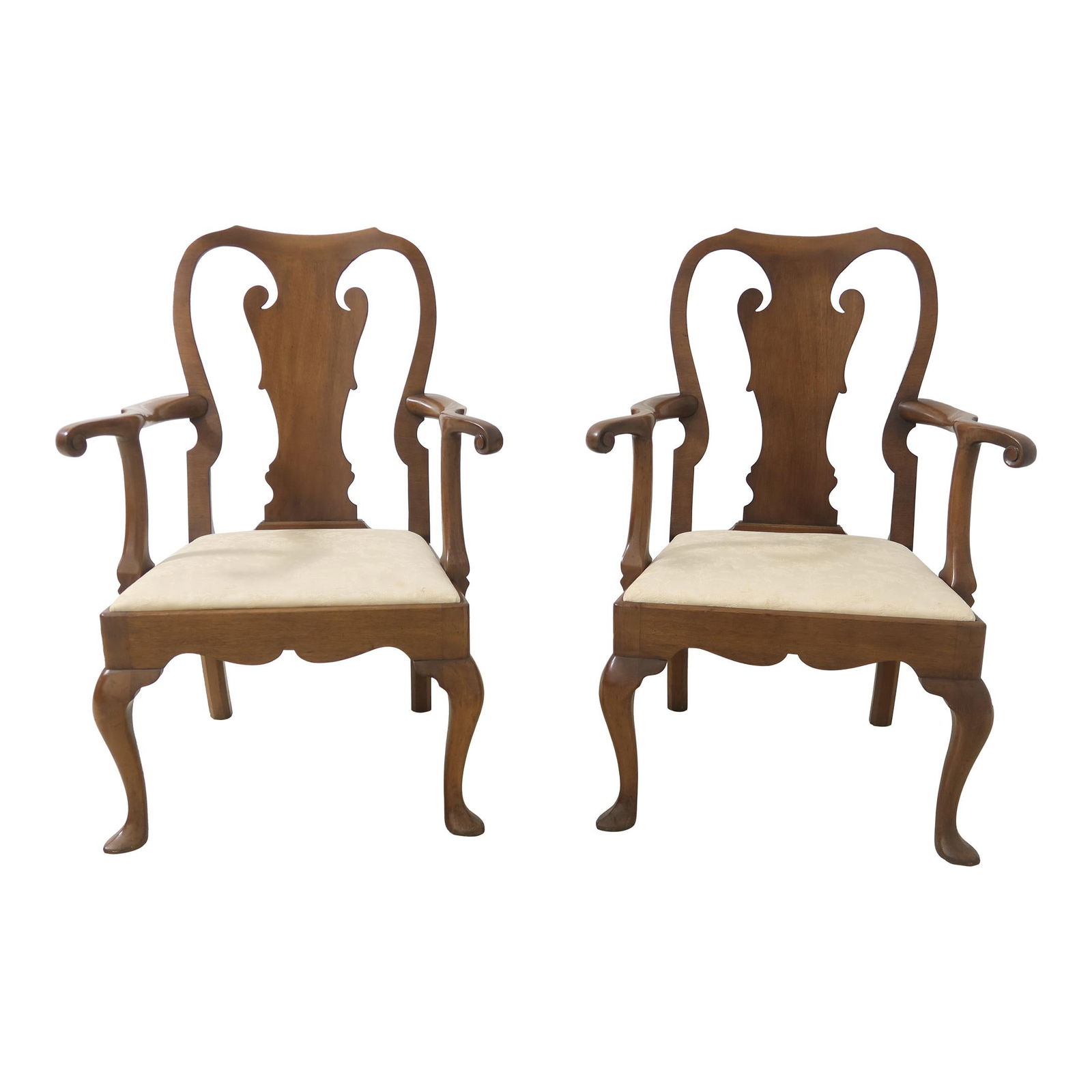 Kittinger CW-151 Colonial Williamsburg Armchairs Pair Mahogany Queen Anne Style: Kittinger CW-151 Colonial Williamsburg Armchairs Pair Mahogany Queen Anne Style This exquisite pair of Kittinger CW-151 Colonial Williamsburg armchairs showcases the craftsmanship of mahogany furnitur