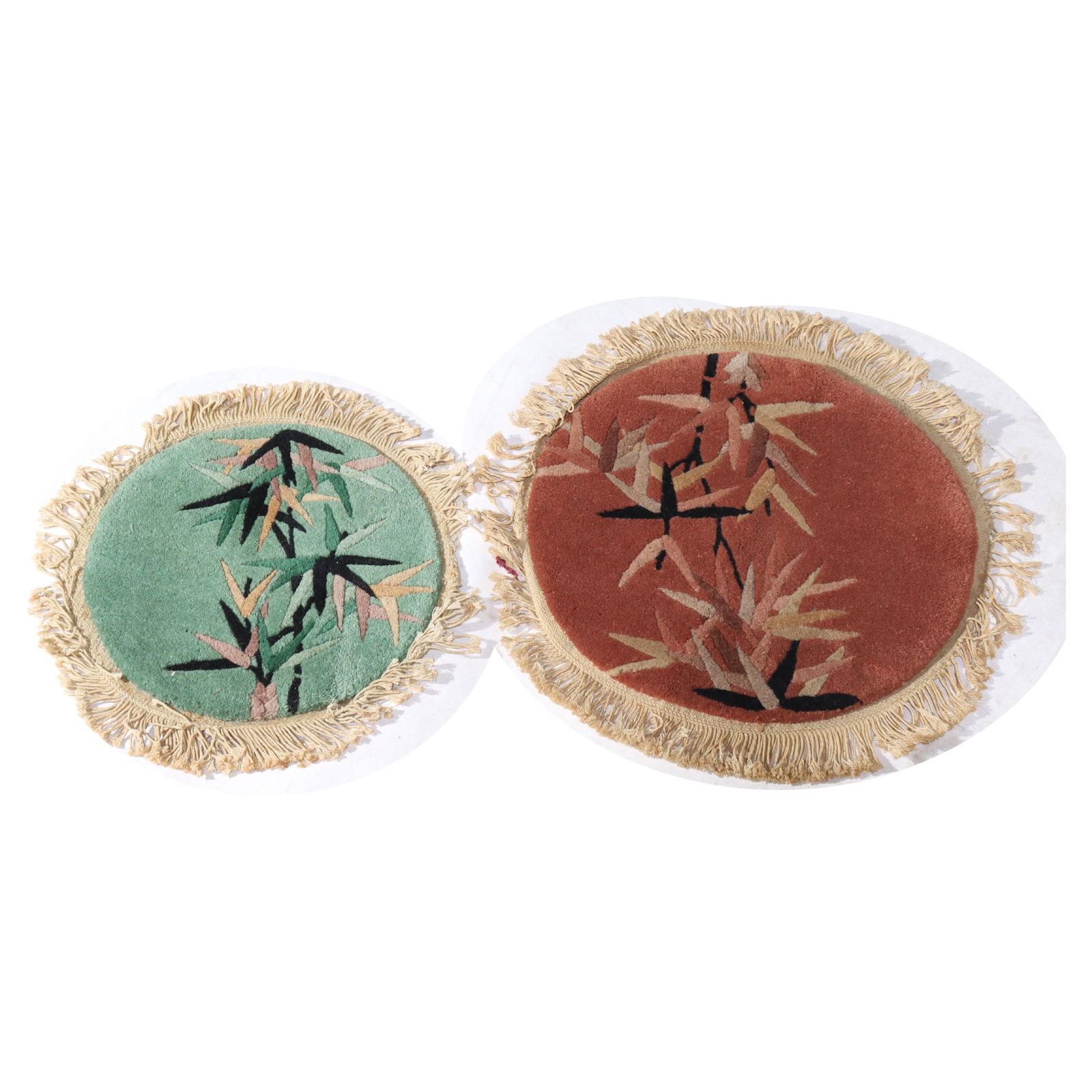 Antique Chinese Round Rug Mats Pair C1930 Bamboo Design Wool: Antique Chinese Round Rug Mats Pair C1930 Bamboo Design Wool Discover a pair of exquisite antique Chinese round rug mats, each showcasing intricate bamboo designs. Manufactured around 1930, these mats