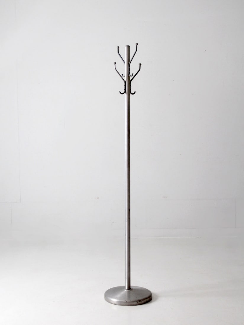 Vintage Mid Century Aluminum Coat Rack with Weighted Base: Vintage Mid Century Aluminum Coat Rack with Weighted Base This mid-century vintage coat rack showcases a stylish aluminum design, perfect for adding a touch of retro charm to any hallway or entryway.