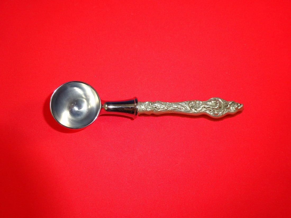 Reed & Barton Les Six Fleurs Sterling Silver Coffee Scoop Custom Made 6": Reed & Barton Les Six Fleurs Sterling Silver Coffee Scoop Custom Made 6" Introducing the Les Six Fleurs Coffee Scoop by Reed & Barton, a beautifully crafted piece that exemplifies elegance and functio