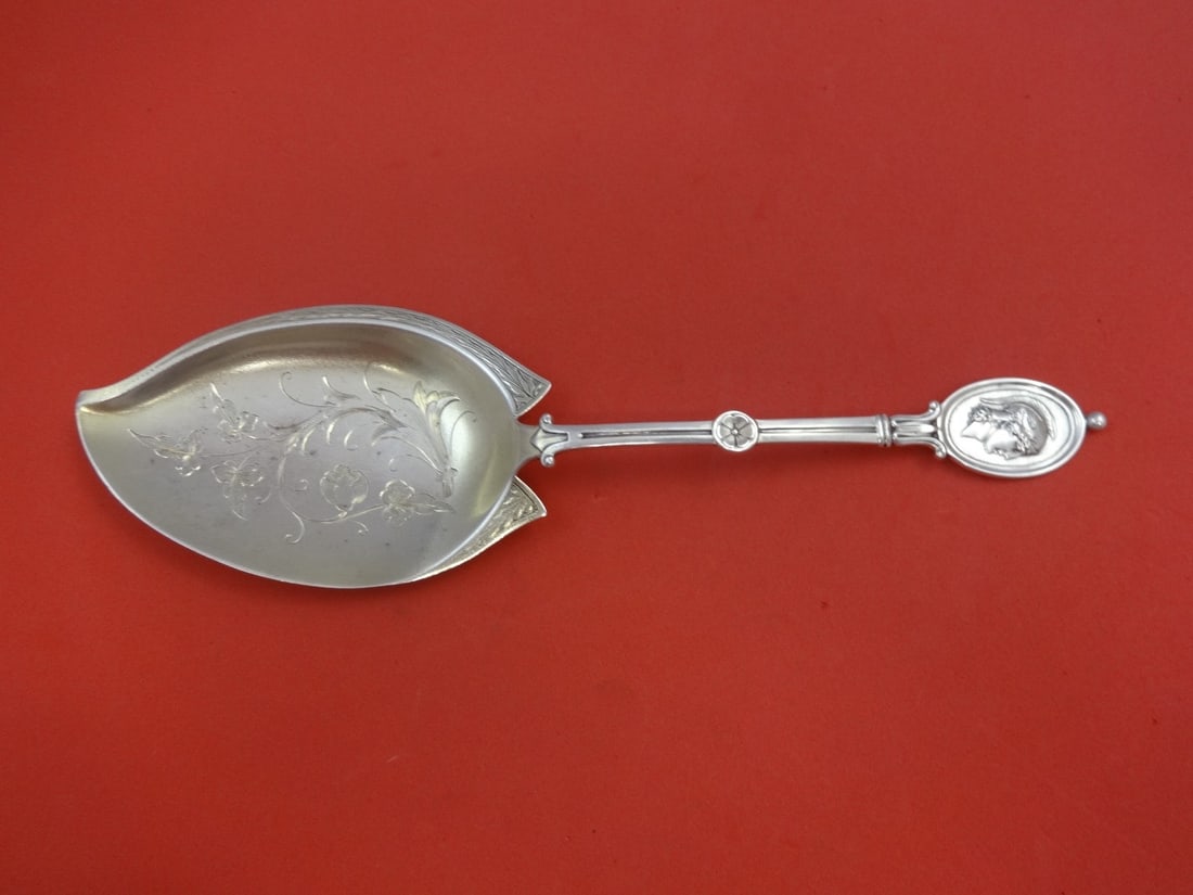 Wendt Medallion Sterling Silver Ice Cream Server 9.5" Gold Washed Brite-Cut: Wendt Medallion Sterling Silver Ice Cream Server 9.5" Gold Washed Brite-Cut This exquisite ice cream server is crafted from sterling silver by Wendt, showcasing the elegant Medallion pattern. The piec
