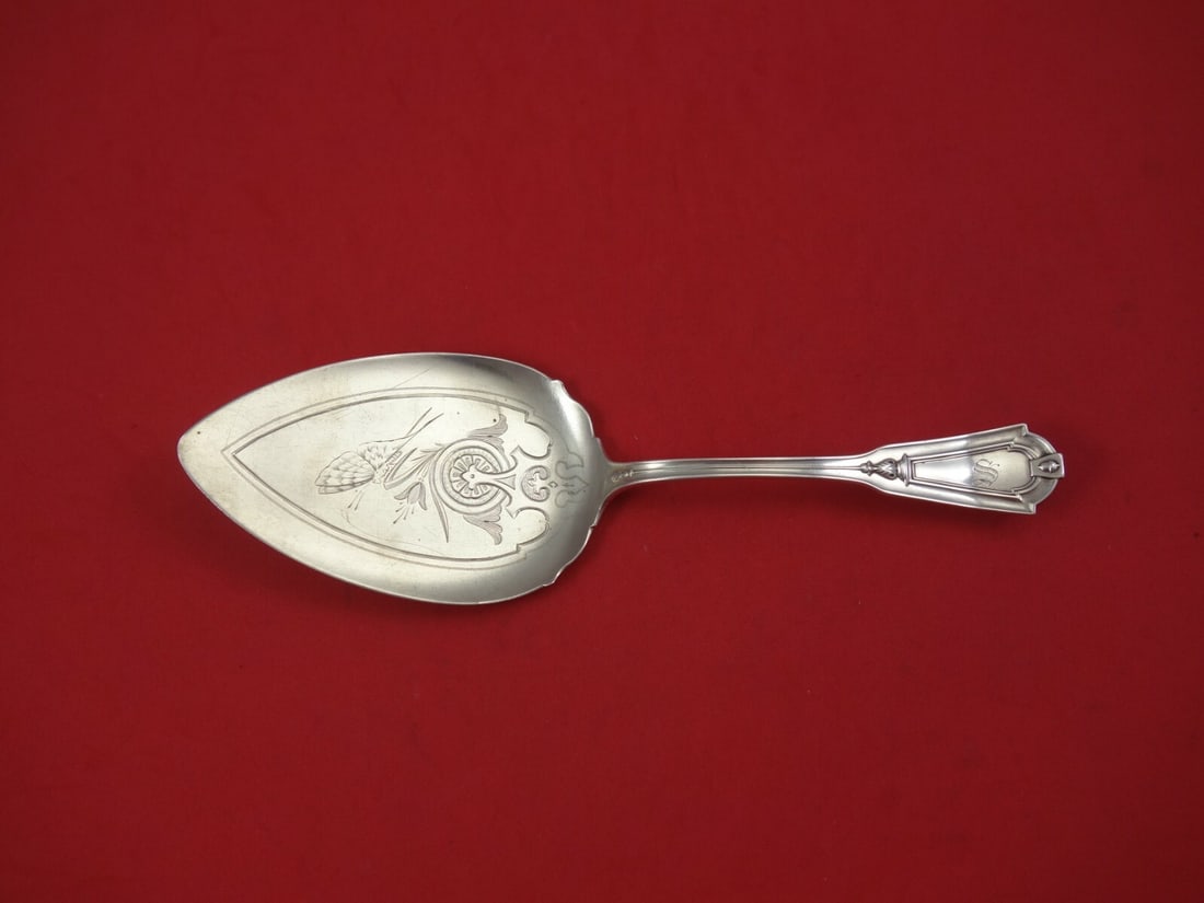 Whiting Keystone Sterling Silver Butterfly Pie Server 8.5": Whiting Keystone Sterling Silver Butterfly Pie Server 8.5" This exquisite pie server from the Keystone pattern by Whiting showcases a stunning butterfly design on its flat handle. Crafted from high-qu