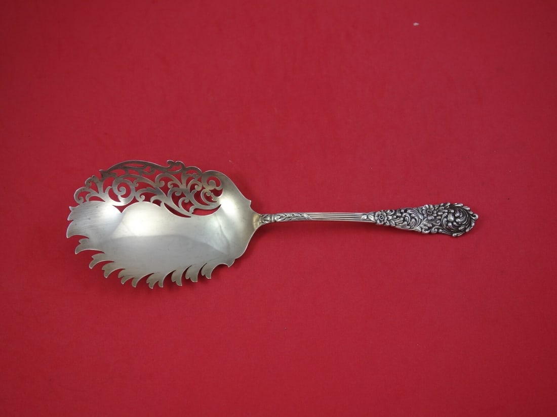 Reed & Barton Trajan Sterling Silver Fried Oyster Server 9 7/8": Reed & Barton Trajan Sterling Silver Fried Oyster Server 9 7/8" This exquisite fried oyster server, crafted by Reed and Barton, showcases the elegant Trajan pattern. Measuring 9 7/8 inches, this sterl