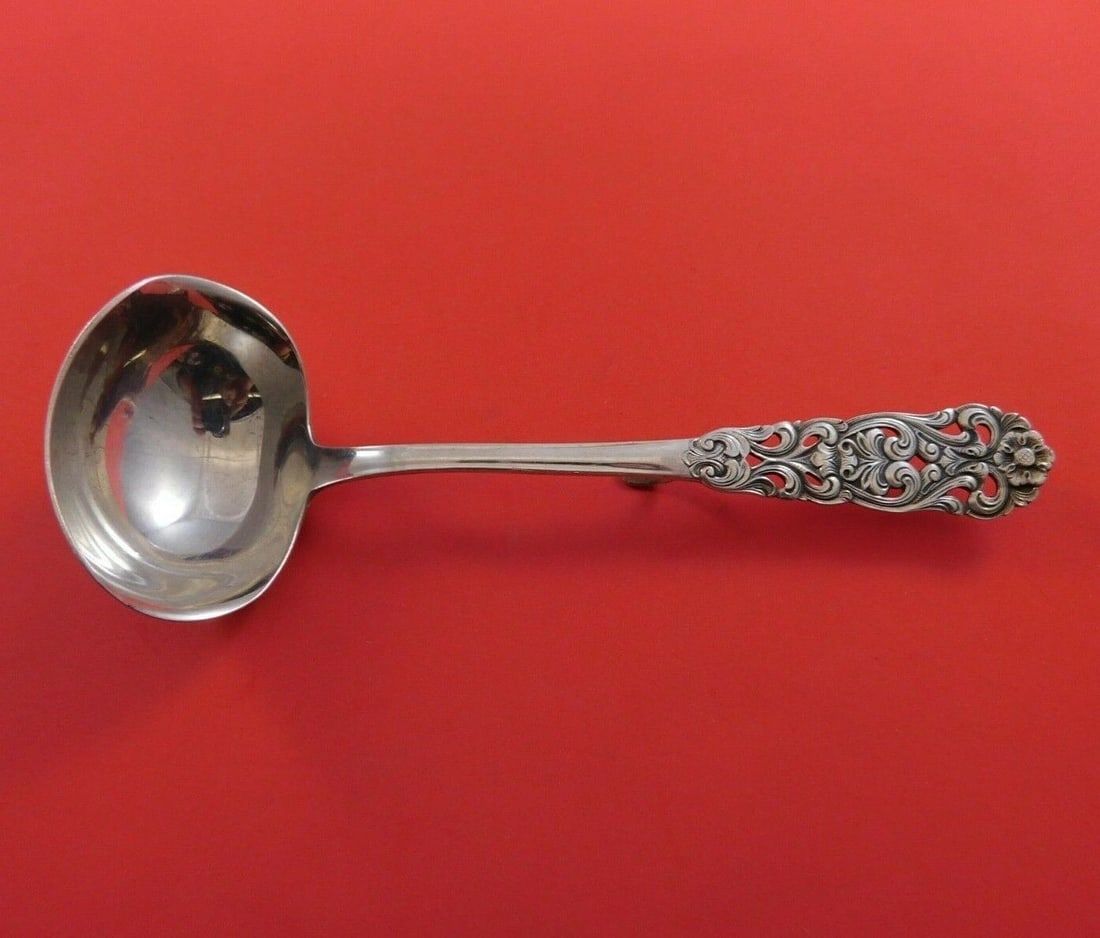 Th. Marthinsen Valdres .830 Silver Gravy Ladle with Hook 7 Inch: Th. Marthinsen Valdres .830 Silver Gravy Ladle with Hook 7 Inch This exquisite Valdres gravy ladle, crafted by Th. Marthinsen, showcases the elegance of Norwegian craftsmanship. Made from .830 silver,