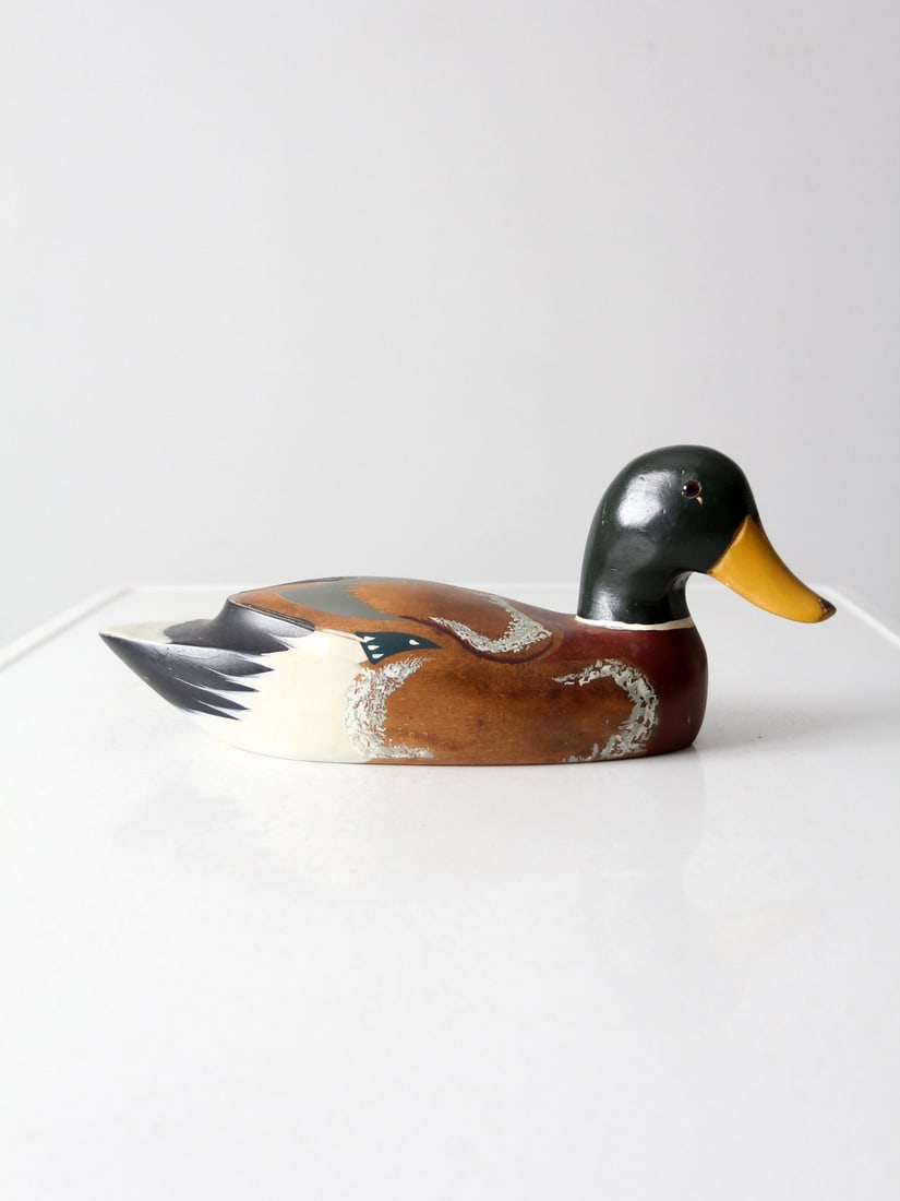 Vintage Hand-Painted Mallard Duck Wood Decoy Display Piece: Vintage Hand-Painted Mallard Duck Wood Decoy Display Piece This vintage hand-painted mallard duck decoy beautifully replicates a mallard drake, showcasing exquisite carving and painted detail, making