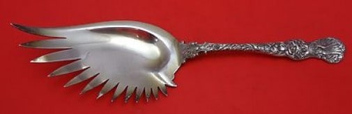 Durgin Heraldic Sterling Silver Macaroni Server 10.5 Inch 1888 Design: Durgin Heraldic Sterling Silver Macaroni Server 10.5 Inch 1888 Design This exquisite Heraldic Macaroni Server by Durgin is crafted from high-quality sterling silver and measures 10 1/2 inches in lengt
