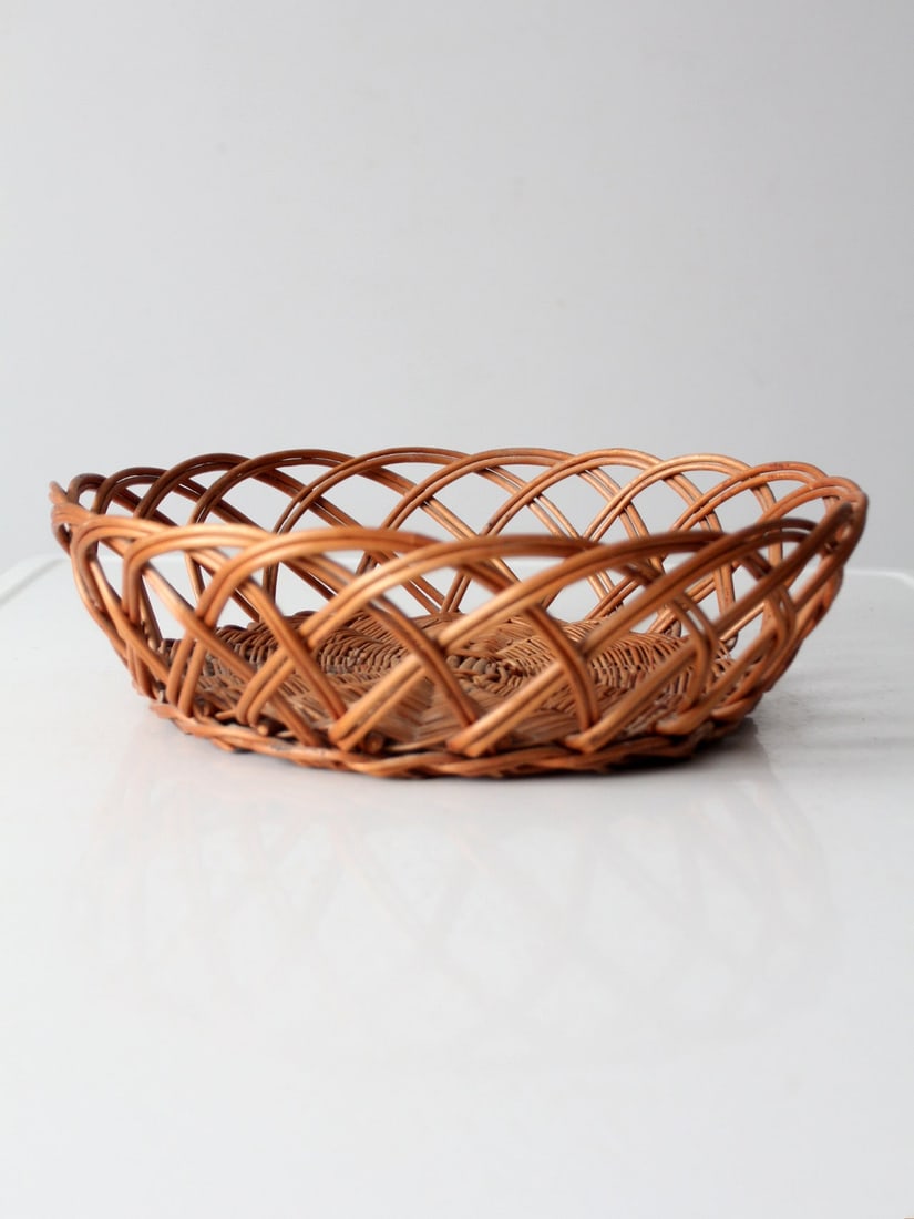 Vintage Woven Wicker Basket Bowl 14.5 Inch Natural Decor: Vintage Woven Wicker Basket Bowl 14.5 Inch Natural Decor This vintage wicker basket bowl showcases a beautifully woven open design in a warm, natural tone, making it a versatile addition to various de