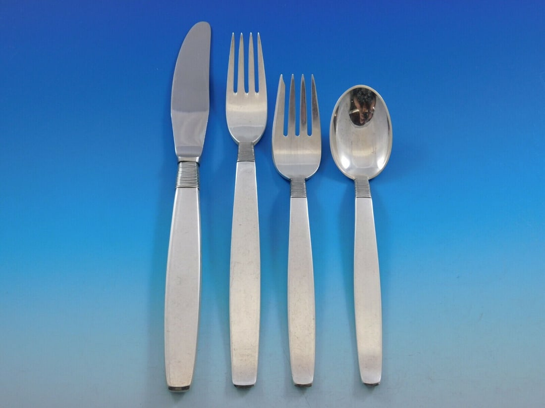 Wallace Silver Thread Sterling Silver 4-Piece Dinner Place Setting: Wallace Silver Thread Sterling Silver 4-Piece Dinner Place Setting Enhance your dining experience with this elegant Silver Thread 4-Piece Place Setting by Wallace. Crafted from high-quality sterling s