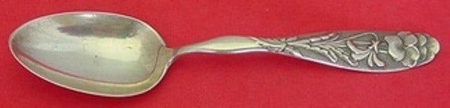 Shiebler Flora Sterling Silver Teaspoon 5 5/8 Inch Antique Flatware: Shiebler Flora Sterling Silver Teaspoon 5 5/8 Inch Antique Flatware This exquisite teaspoon from the Flora pattern by Shiebler is crafted from high-quality sterling silver. Measuring 5 5/8 inches, thi
