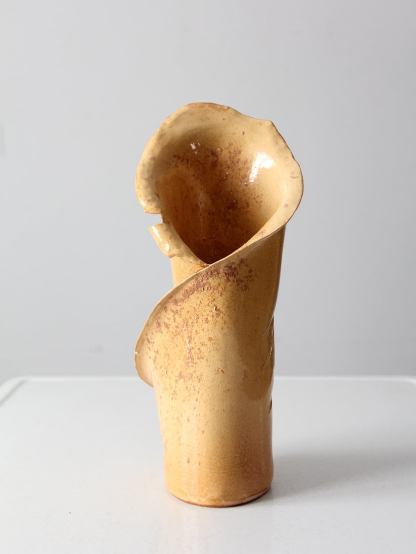 Vintage Calla Lily Pottery Vase Signed Artist 14.5": Vintage Calla Lily Pottery Vase Signed Artist 14.5" Discover this stunning vintage free form studio pottery vase, beautifully shaped like a calla lily. Crafted by a talented artist, this piece feature