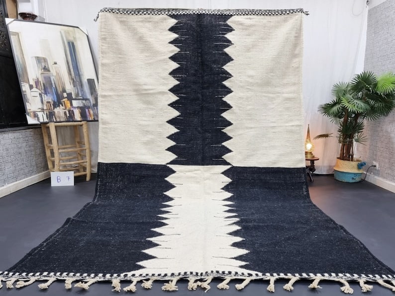 Handwoven Black and White Rug 100% Sheep Wool Morocco 10 x 6.56 ft: Handwoven Black and White Rug 100% Sheep Wool Morocco 10 x 6.56 ft Discover the beauty of this Elegant Black & White Rug, handwoven by skilled Berber women weavers in the Atlas Mountains of Morocco. T