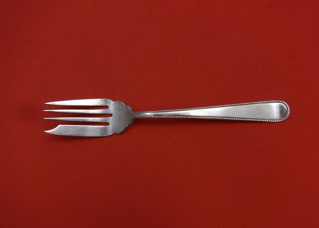 Gorham Martha Washington Sterling Silver Salad Fork 6": Gorham Martha Washington Sterling Silver Salad Fork 6" This elegant 6" salad fork is crafted in the Martha Washington pattern by Gorham, showcasing the renowned quality of Sterling Silver. The fork is