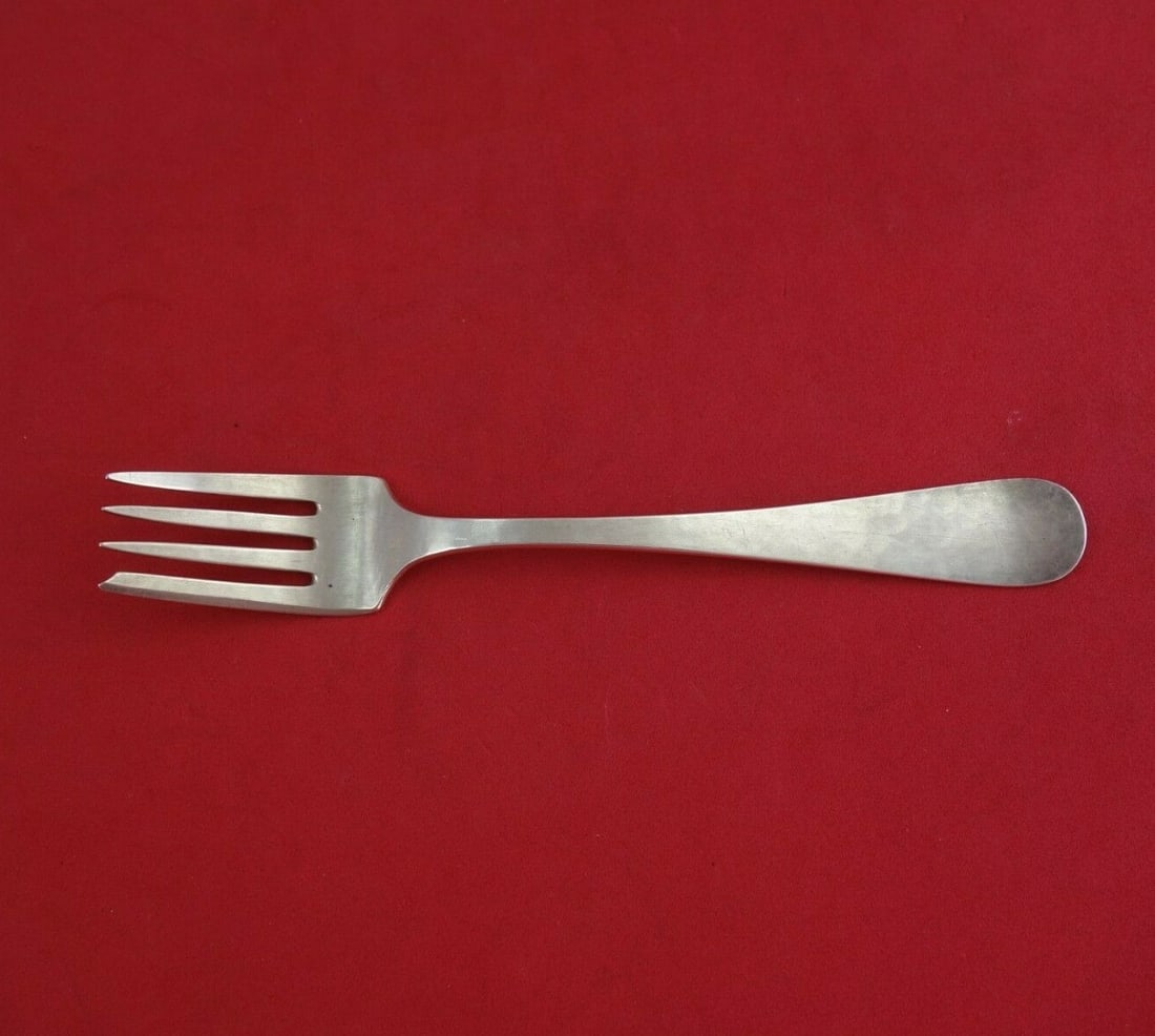 Kalo Sterling Silver Dessert Fork 6 1/4 inches Unmonogrammed: Kalo Sterling Silver Dessert Fork 6 1/4 inches Unmonogrammed This exquisite sterling silver dessert fork, crafted by Kalo, measures 6 1/4 inches in length. Known for its quality and craftsmanship, thi