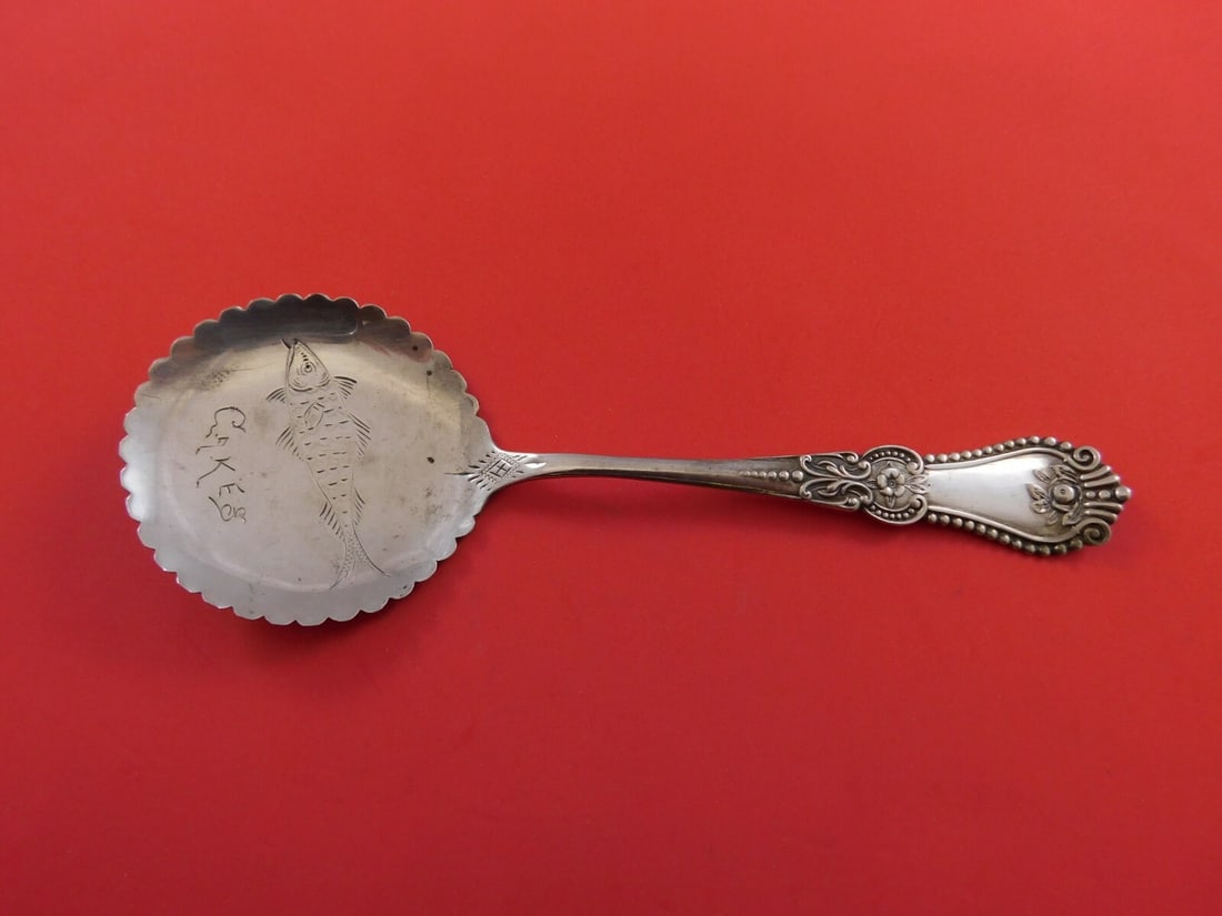 Fessenden Alice Sterling Silver 7" Hot Cake Lifter with Fish Engraving: Fessenden Alice Sterling Silver 7" Hot Cake Lifter with Fish Engraving This exquisite 7-inch hot cake lifter from the Alice pattern by Fessenden is crafted from high-quality sterling silver. The piece