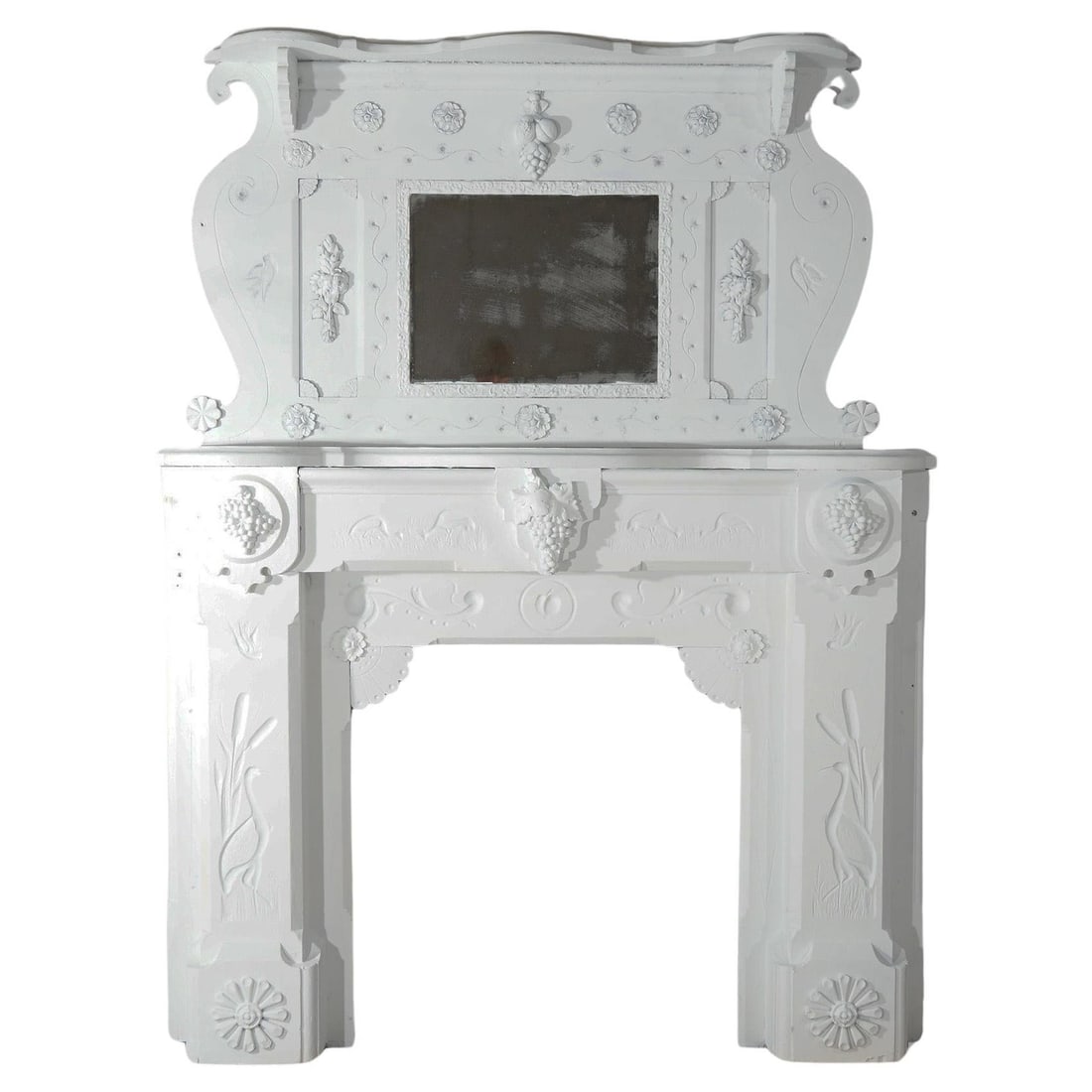 C1890 Antique Carved Wood Mirrored Fireplace Mantel: C1890 Antique Carved Wood Mirrored Fireplace Mantel This exquisite antique fireplace mantel, dating from circa 1890, is a stunning example of late 19th-century architectural design. Featuring a beauti
