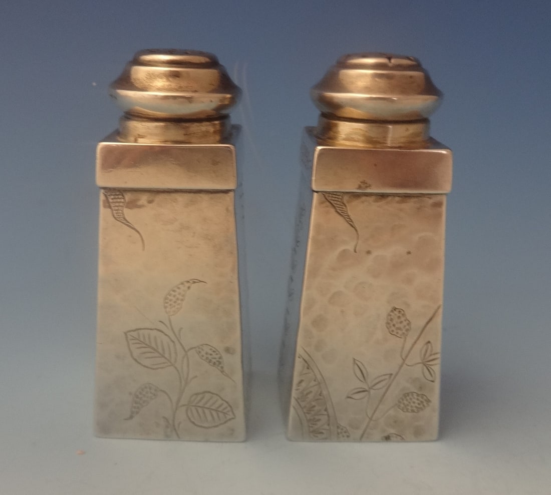Knowles Hand Hammered Sterling Silver Salt & Pepper Shakers 2pc 1884: Knowles Hand Hammered Sterling Silver Salt & Pepper Shakers 2pc 1884 This stunning pair of Sterling Silver Salt and Pepper Shakers, crafted by Knowles, showcases exquisite hand-hammered artistry. Prod