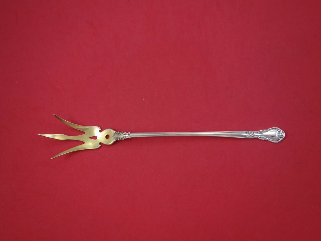 Gorham Chantilly Sterling Silver Lettuce Fork Gold Washed 9.5 Inch: Gorham Chantilly Sterling Silver Lettuce Fork Gold Washed 9.5 Inch This exquisite serving fork is a stunning piece from the Chantilly pattern by Gorham, crafted from high-quality sterling silver. It f