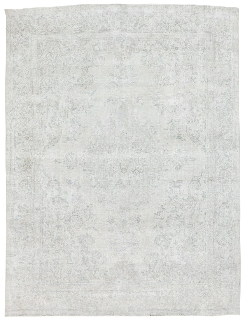 Vintage Floral Design Hand-Knotted Oriental Rug 9'4 x 12'3 Wool: Vintage Floral Design Hand-Knotted Oriental Rug 9'4 x 12'3 Wool Enhance your living space with this exquisite Antique Distressed Vintage Oriental Rug featuring a charming floral design. Measuring 9'4"