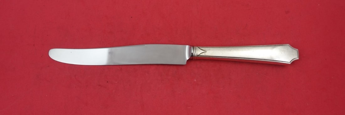 Whiting Saint Martins Sterling Silver Dinner Knife 9.5 Inches: Whiting Saint Martins Sterling Silver Dinner Knife 9.5 Inches Introducing the exquisite Saint Martins by Whiting Sterling Silver Regular Knife, a perfect addition to your dining collection. Crafted fr