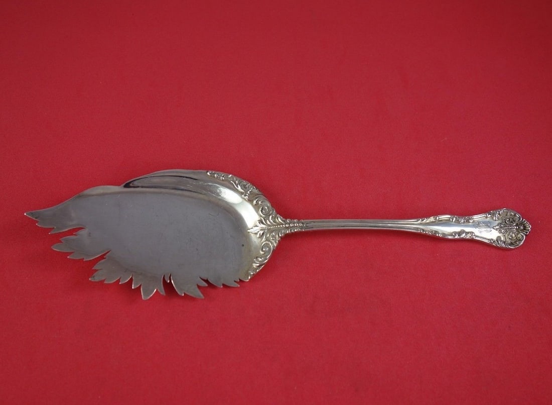 Lunt Chatelaine Sterling Silver Fried Oyster Server 8 3/8 inches: Lunt Chatelaine Sterling Silver Fried Oyster Server 8 3/8 inches This exquisite serving piece is a Fried Oyster Server from the renowned Chatelaine pattern by Lunt, crafted from high-quality sterling